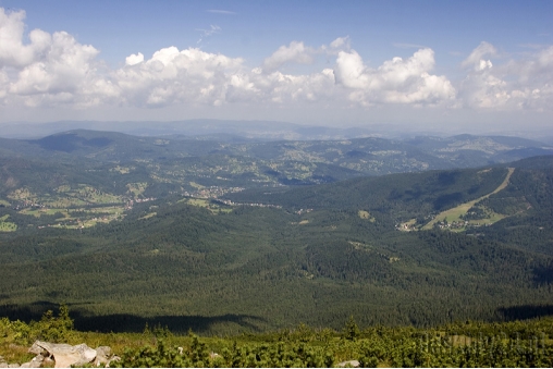 widok-w-kierunku-zawoi-oraz-mosornego-gronia-z-prawej-beskid-zywiecki-	